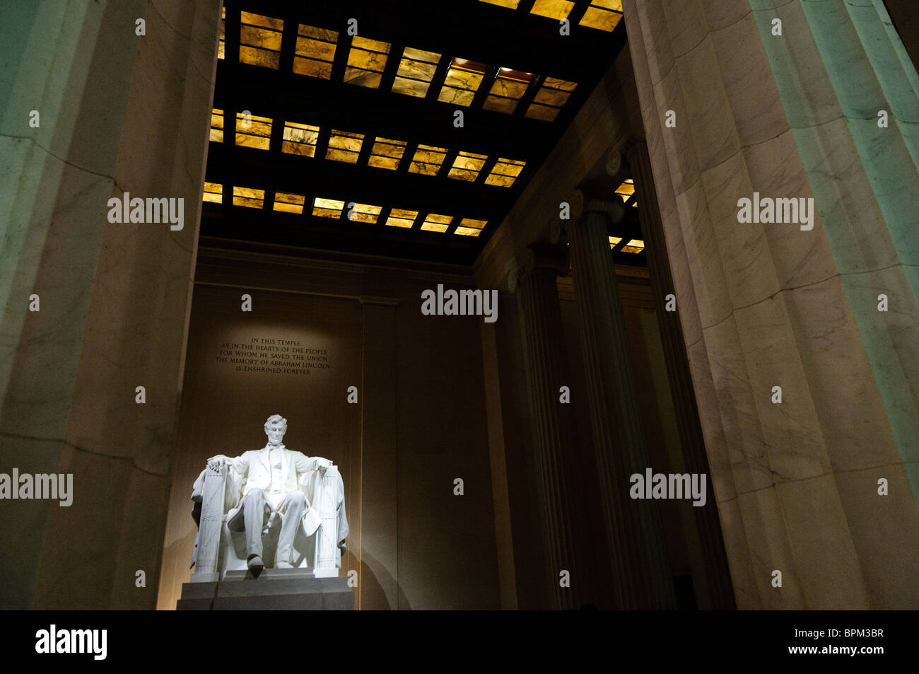 WASHINGTON DC, Stati Uniti d'America - Night Shot della statua di Lincoln nel Lincoln Memorial Foto Stock