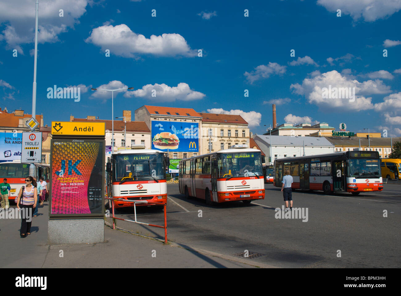 Andel autobusove nadrazi l'Andel la stazione degli autobus di quartiere di Smichov Praga Repubblica Ceca Foto Stock