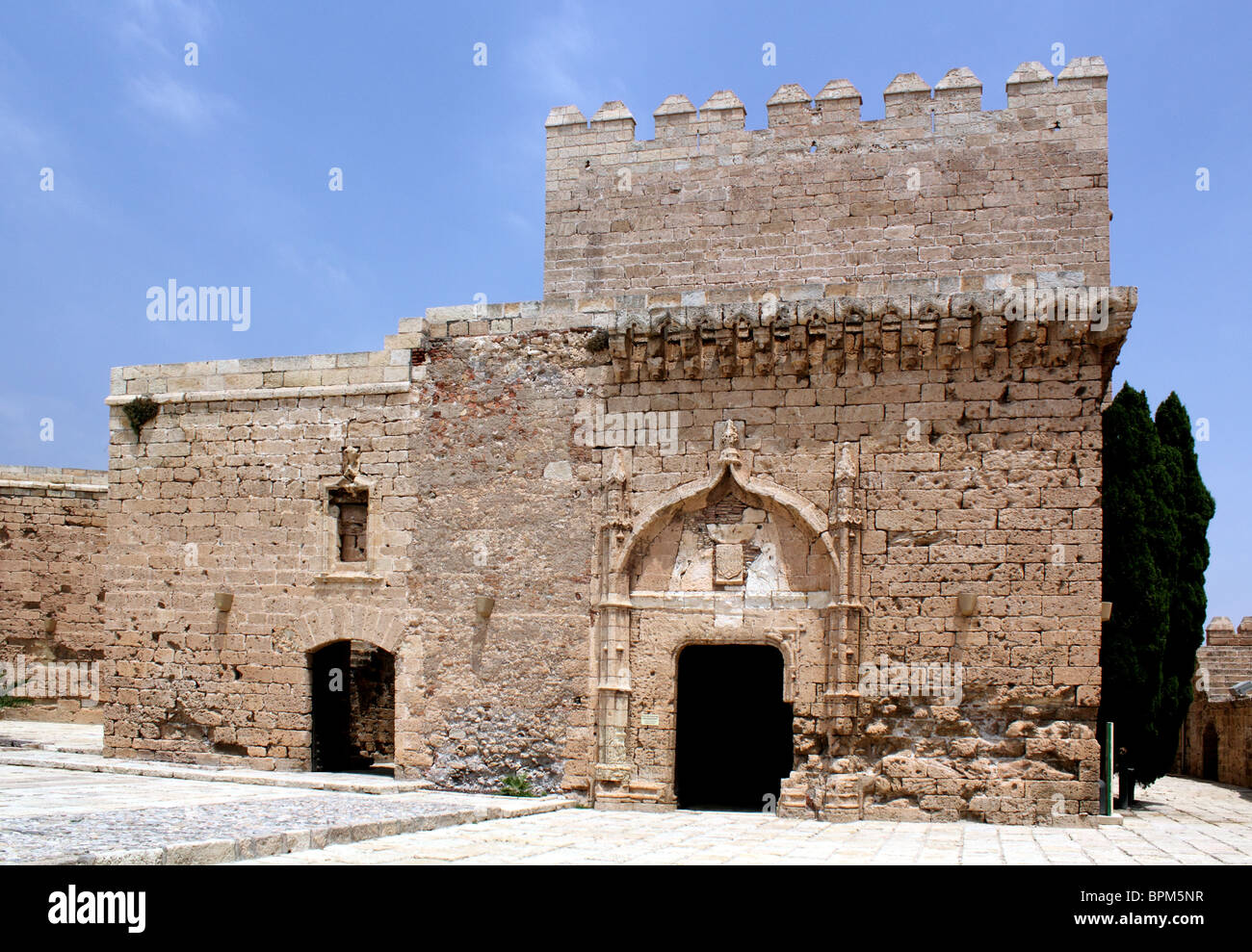 Vista della Torre del Homenaje che forma parte della Alcazaba complesso in Almeria Spagna Foto Stock