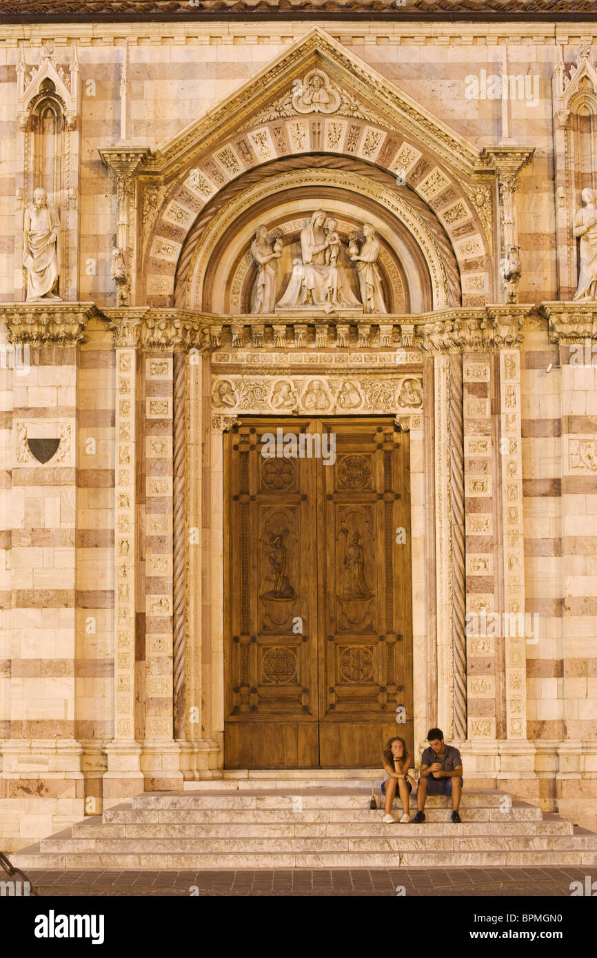 Ingresso laterale, San Lorenzo nella Cattedrale, Piazza Dante Alighieri, Grosseto, Toscana, Italia Foto Stock