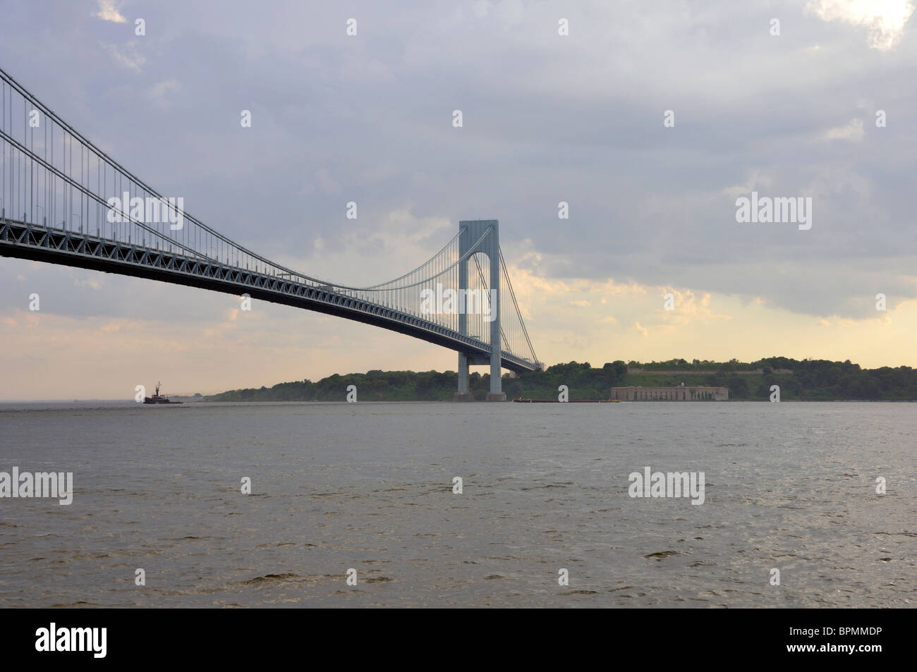 Verrazano-Narrows ponte che conduce a Staten Island, New York, Stati Uniti d'America Foto Stock