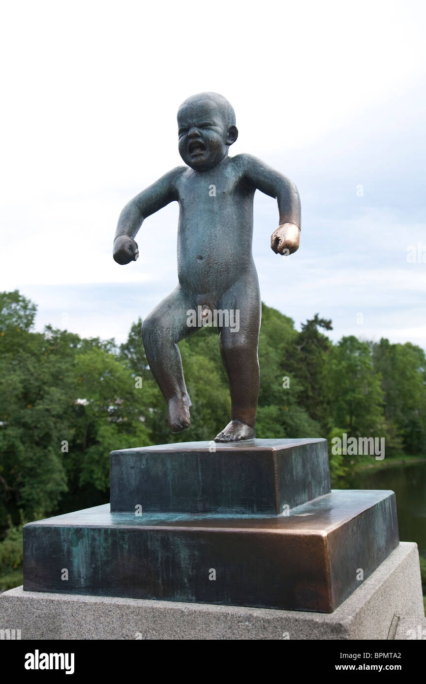 'Sinnatagen' arrabbiato ragazzo Scultura Vigeland Sculpture Park, parte del Parco Frogner, situato a Oslo, Norvegia. Foto:Jeff Gilbert Foto Stock