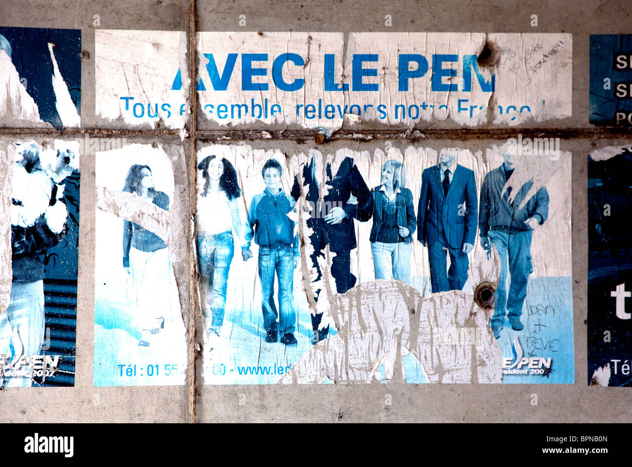 Strappati cartellone elettorale Jean-Marie Le Pen del Fronte nazionale, Francia Foto Stock