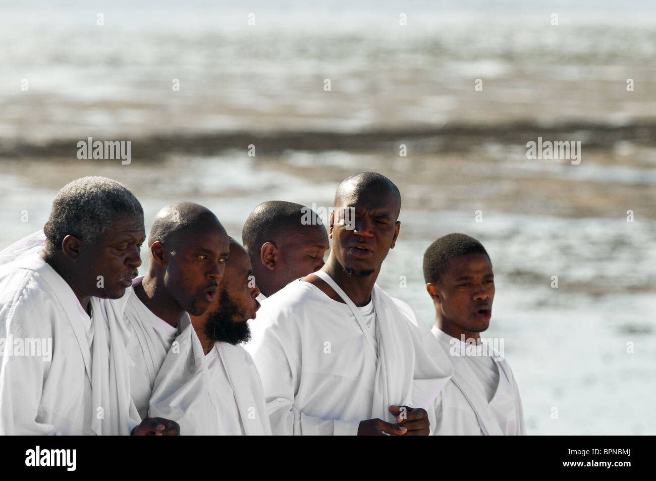 I membri maschi della Congregazione degli Apostoli di Muchinjikwa chiesa. Foto di Gordon Scammell Foto Stock