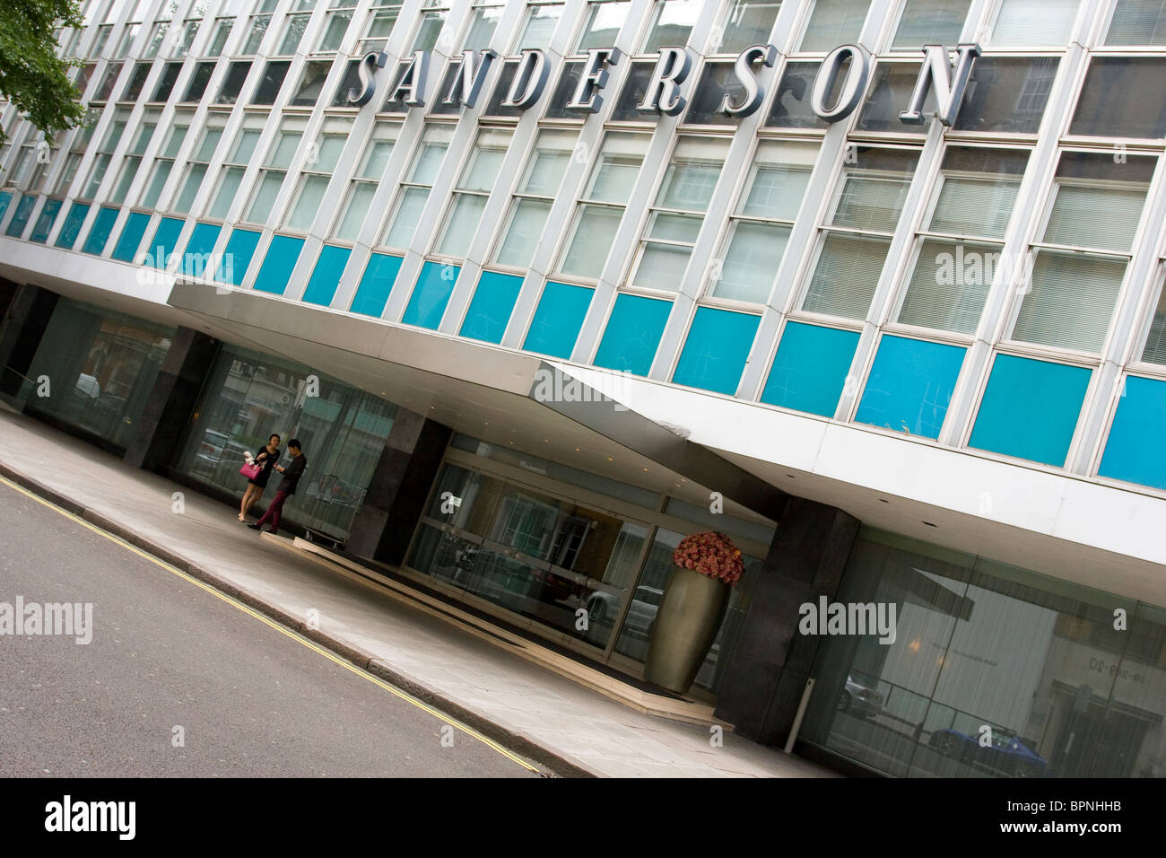 Immagine esterna del Sanderson Hotel in Berners Street, Londra. Foto Stock