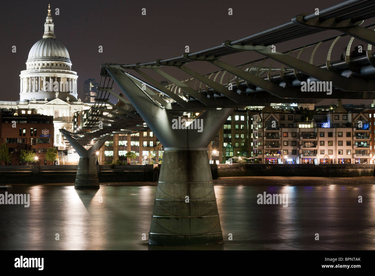 Millennium Bridge & St Pauls - Londra Foto Stock