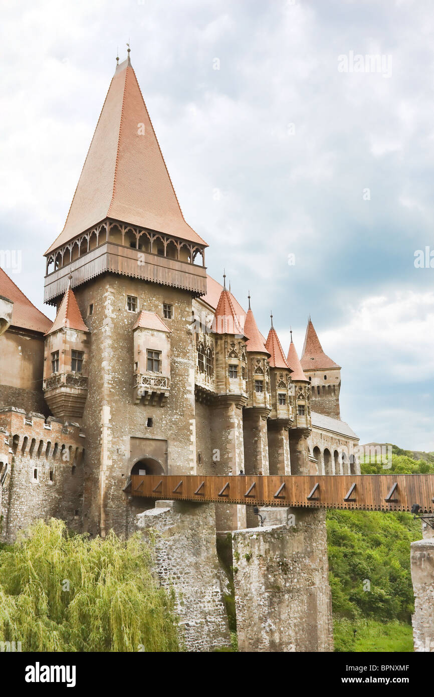 Il castello di Corvins in estate nella città di Hunedoara, Romania. Foto Stock