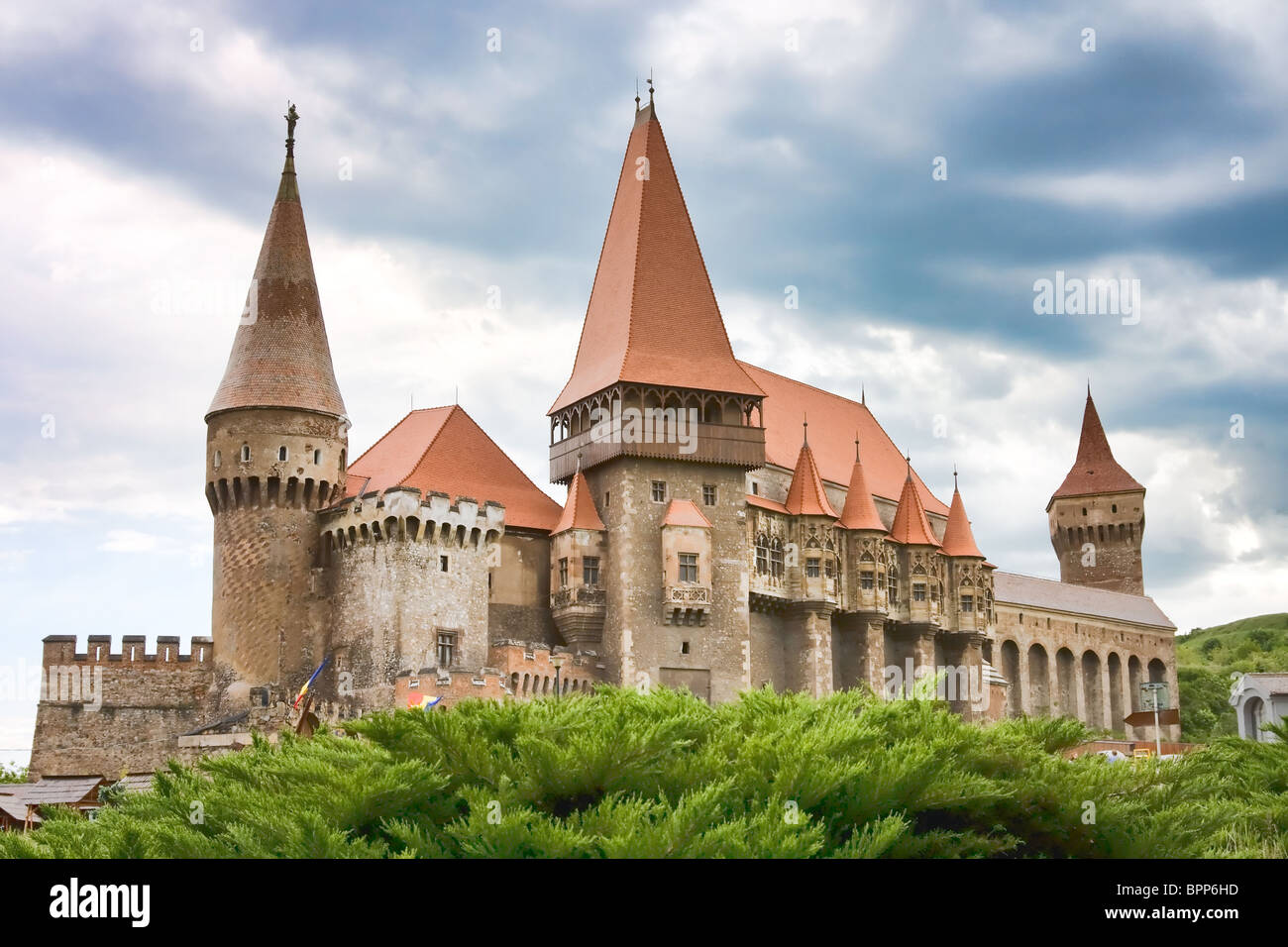 Il castello di Corvins in estate nella città di Hunedoara, Romania. Foto Stock