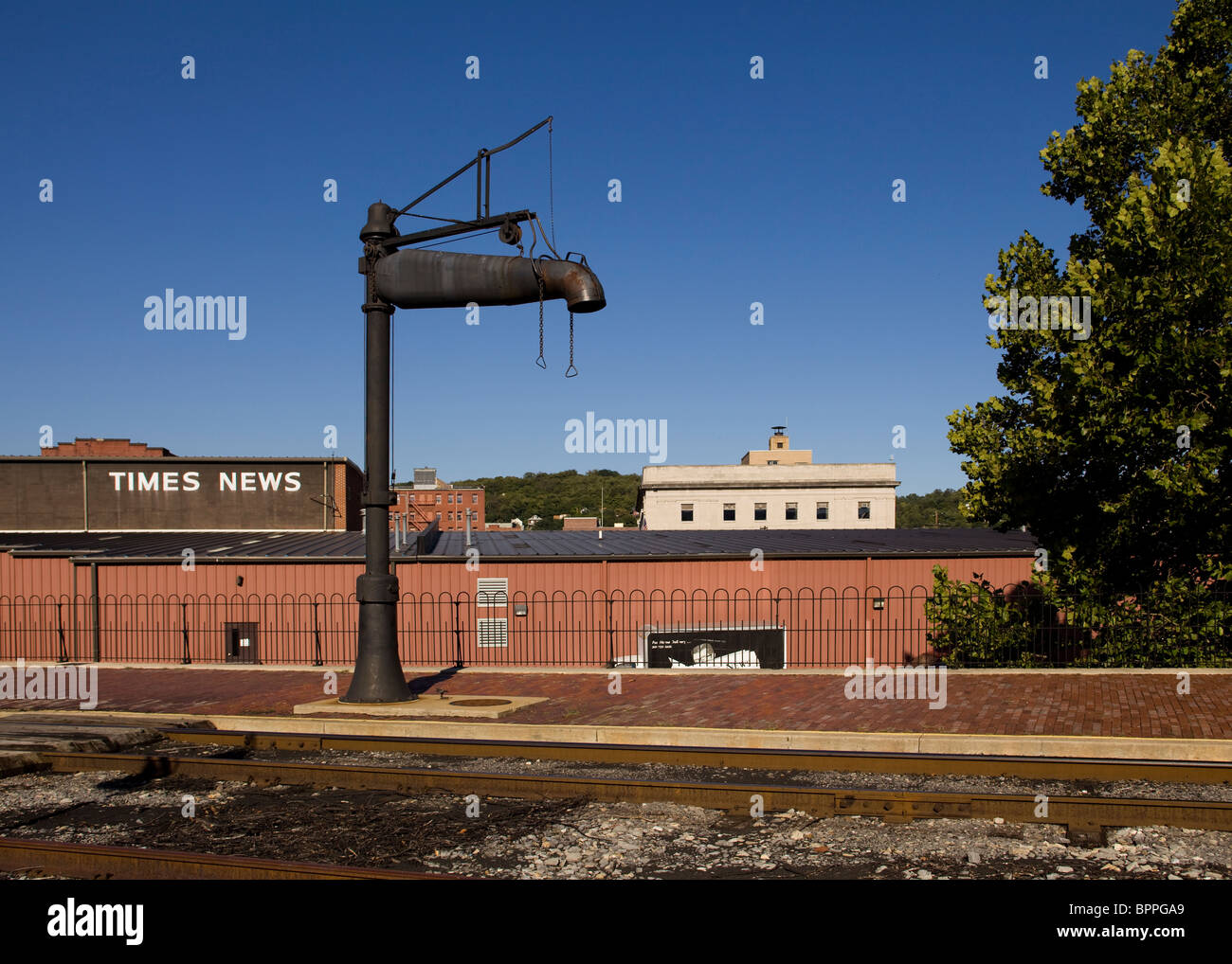 Colonna d'acqua beccuccio per locomotiva serbatoio acqua - West Virginia, USA Foto Stock