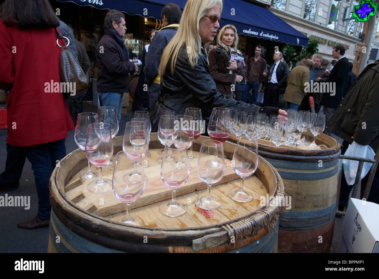 Beaujolais Nouveau fesitval, degustazione di vino Argé store a Parigi foto di Owen Franken Foto Stock
