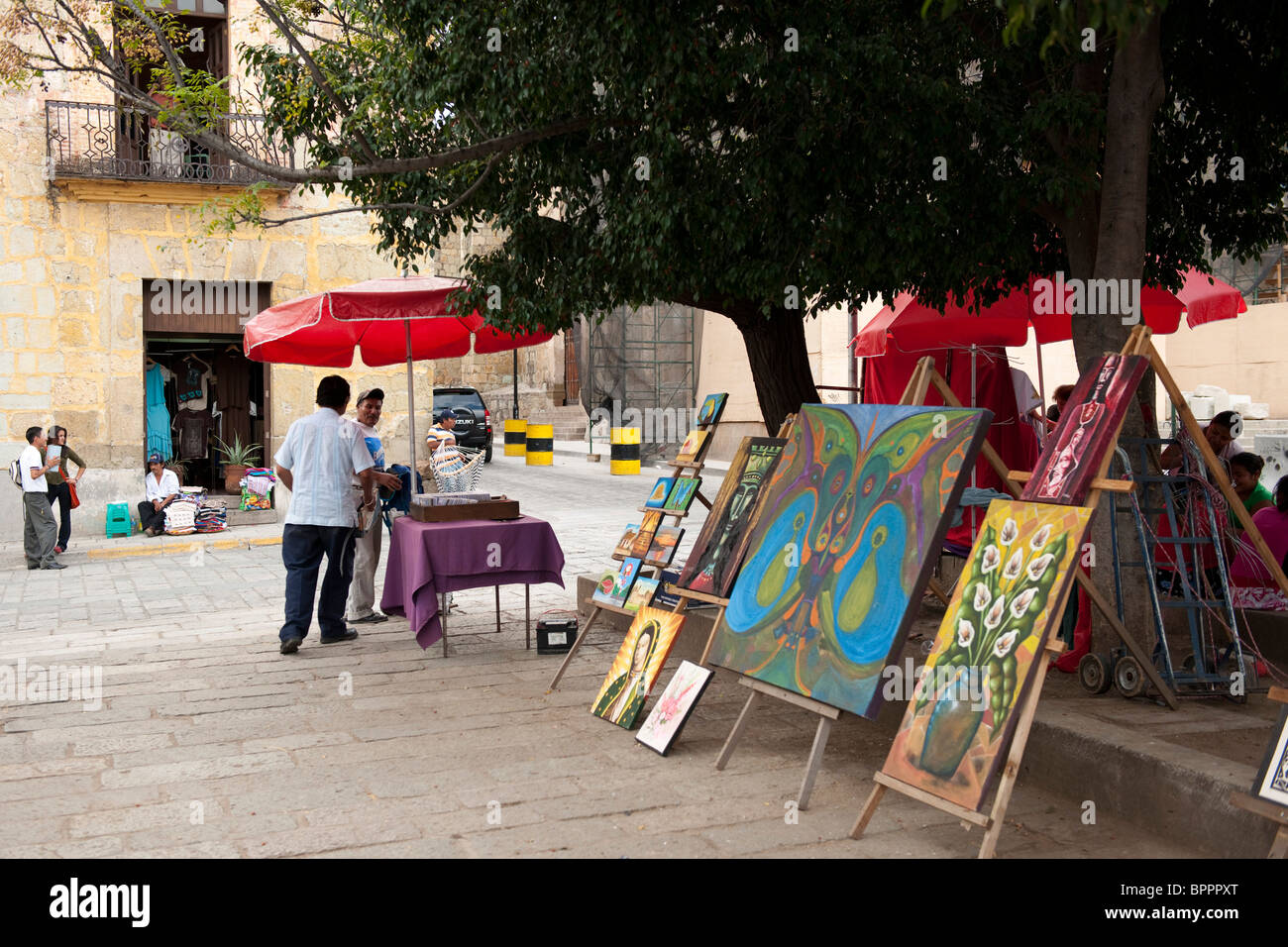 Gli artisti che vendono quadri sulla strada, Oaxaca, Messico Foto Stock