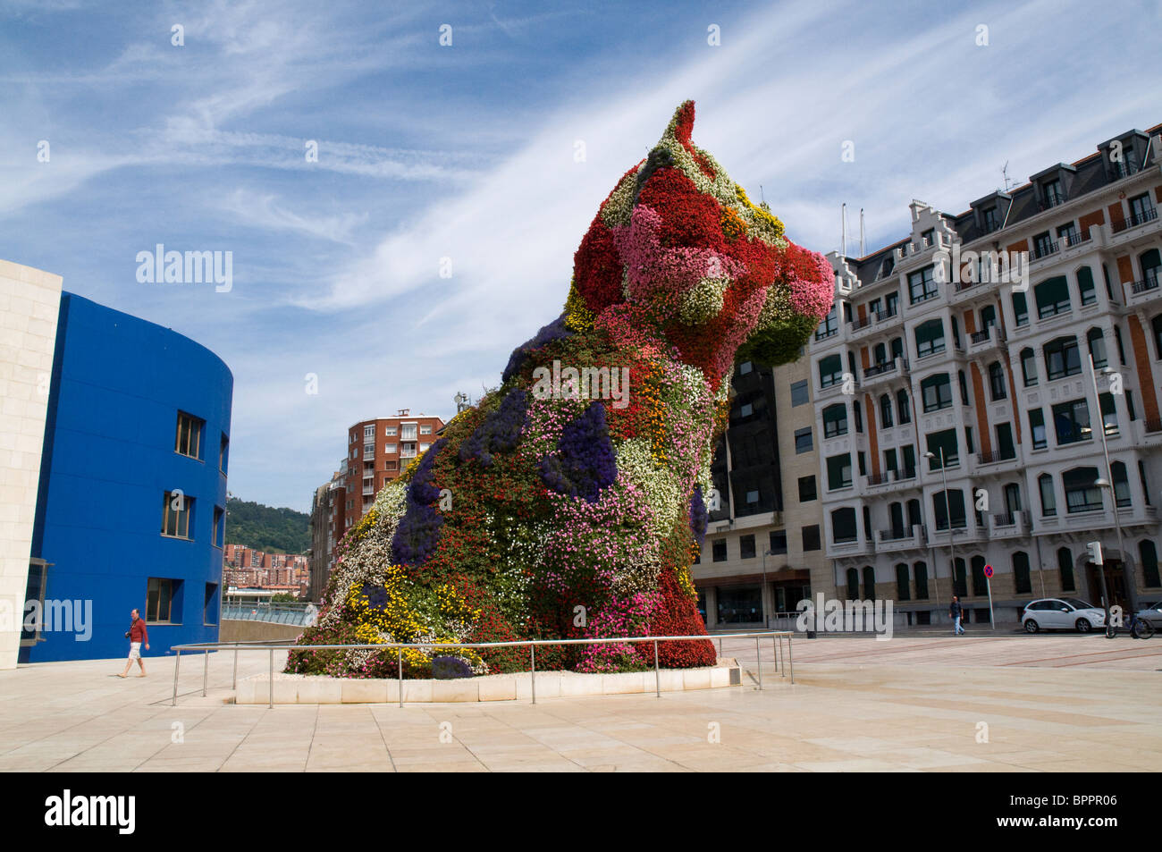 Bilbao : il Museo Guggenheim - Euskadi, Pais Vasco Spagna Cucciolo, il cane scultura di fiori di Jeff Koons Foto Stock