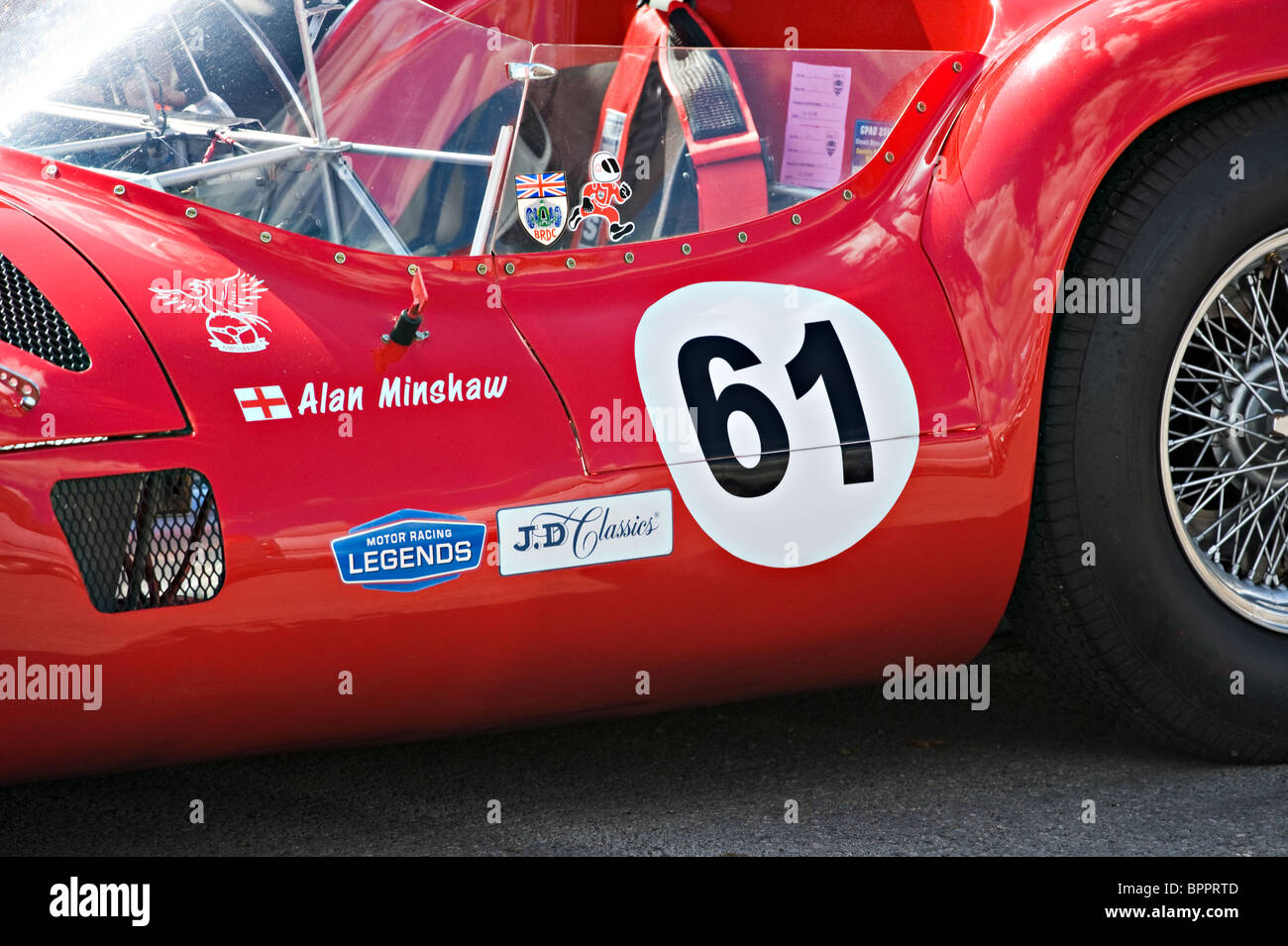 Primo piano della Red Maserati T61 Birdcage ad Oulton Park Motor Racing circuito Cheshire England Regno Unito Regno Unito Foto Stock