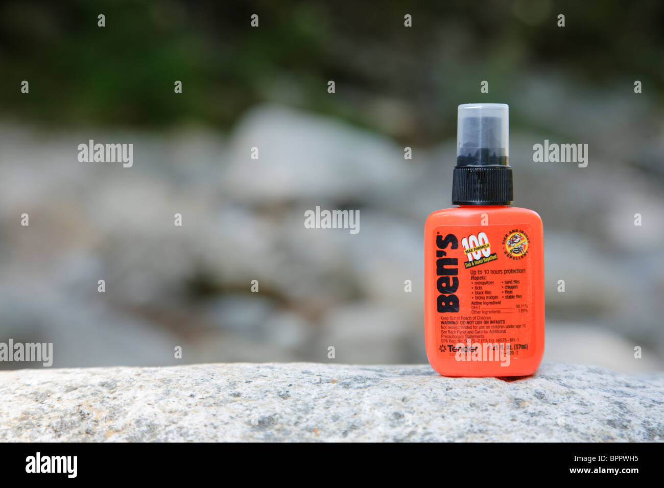 Bens Tick e repellente per insetti su roccia nelle White Mountains, New Hampshire USA Foto Stock