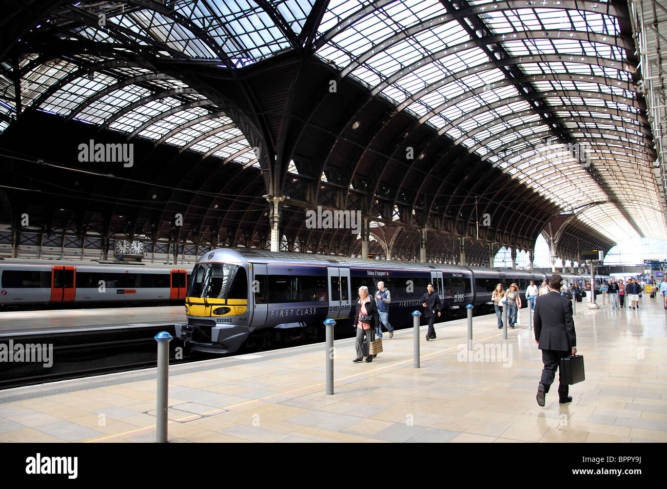 Binari del treno, Londra Paddington Railway Station, Paddington, City of Westminster, Greater London, England, Regno Unito Foto Stock