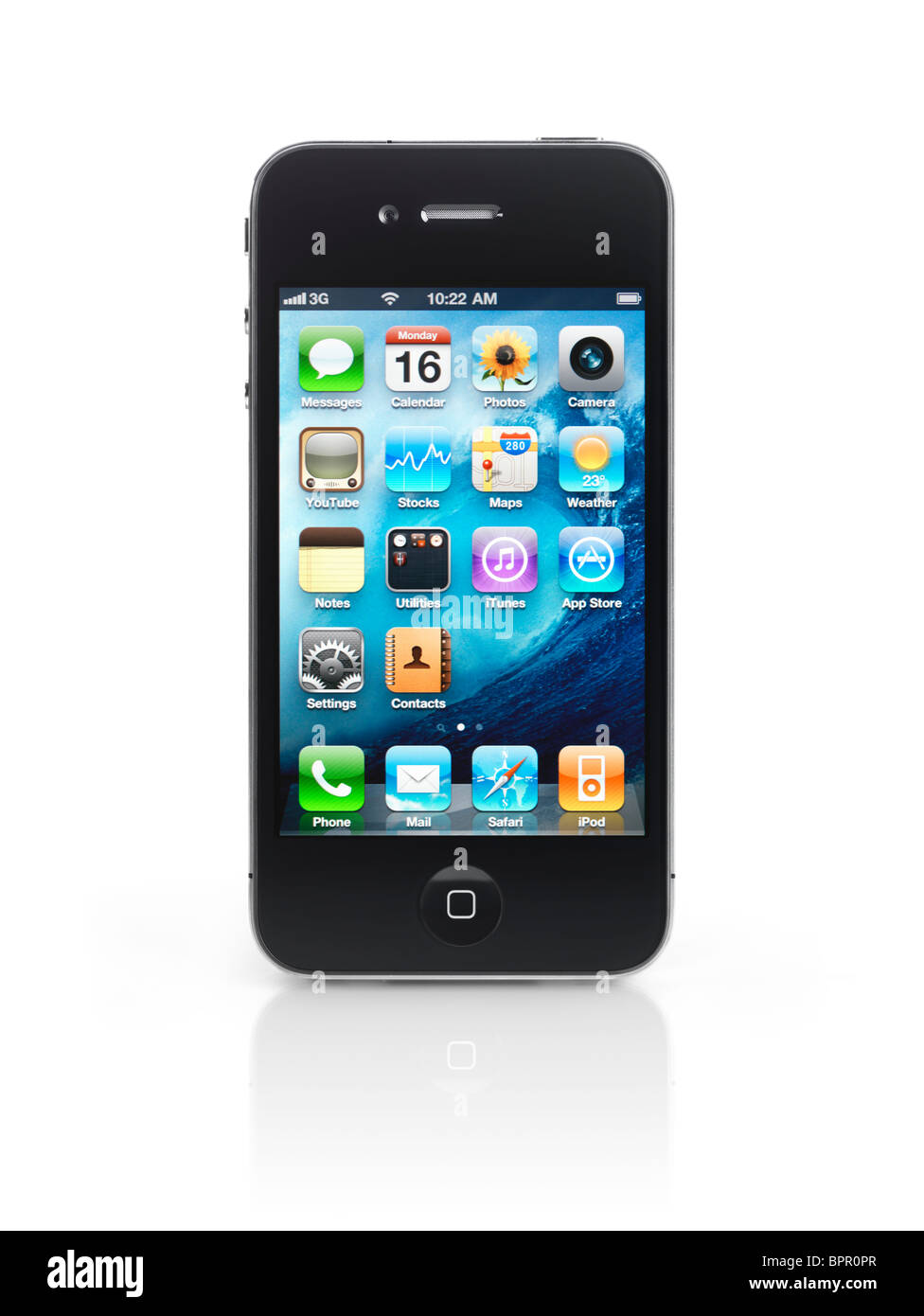 Apple iPhone 4 smartphone con le icone del desktop sul suo visualizzatore isolato con percorso di clipping su sfondo bianco. Foto di qualità elevata. Foto Stock