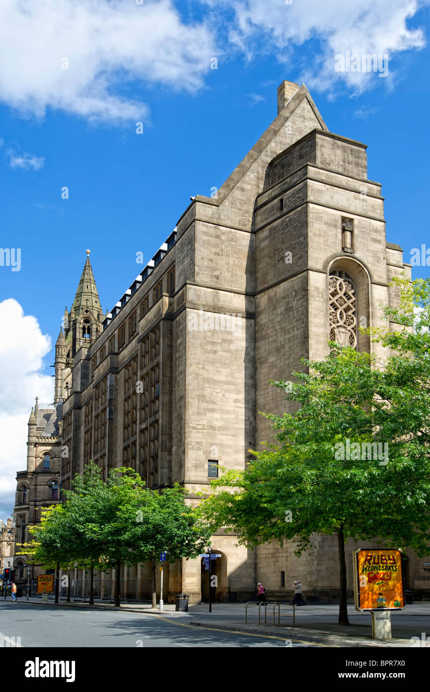 Vista del Manchester Town Hall allegato contro il cielo blu Foto Stock