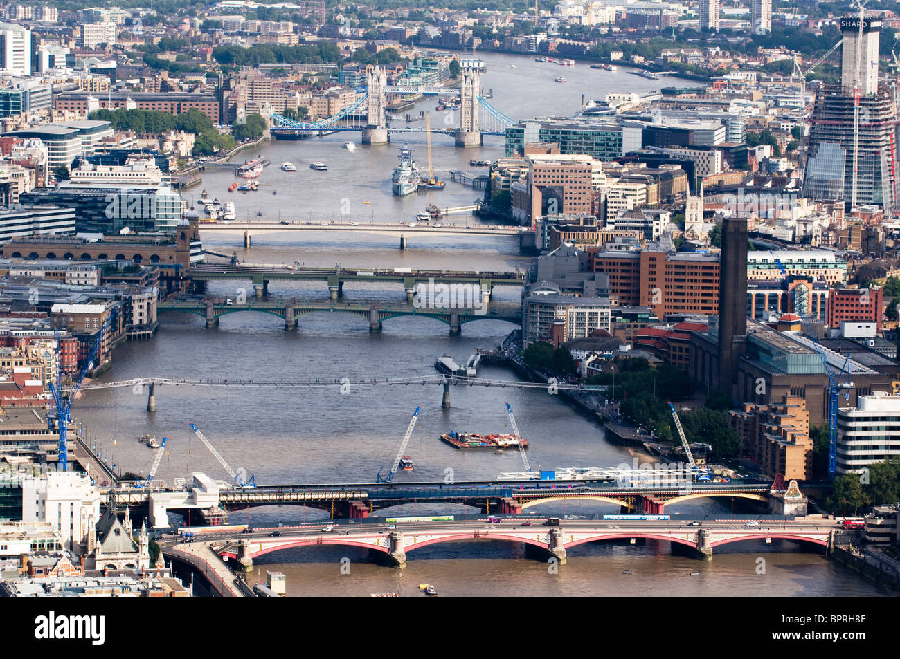 Il fiume Tamigi e Londra dall'aria Foto Stock