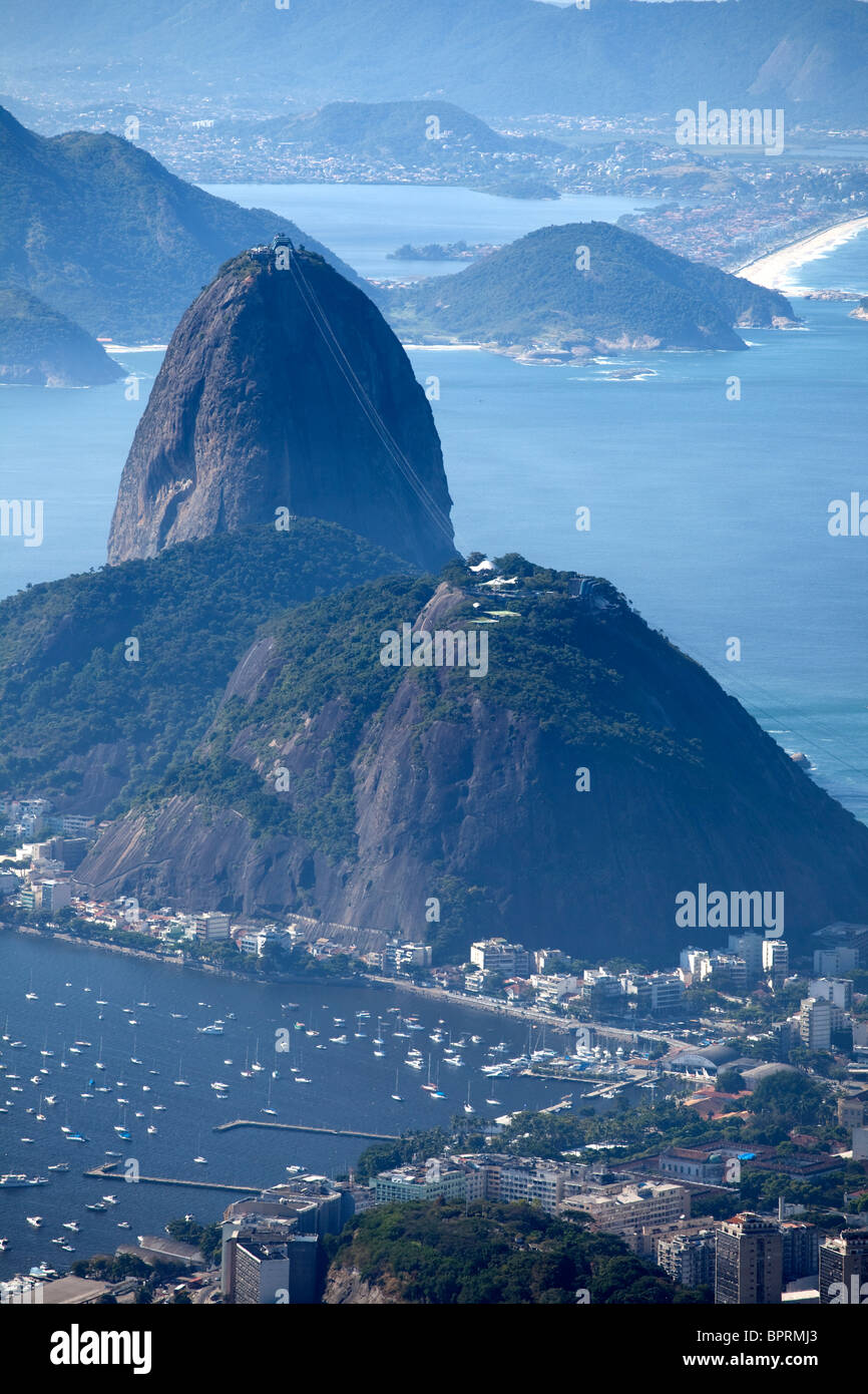 La vista da Rio de Janeiro, Brasile del Cristo Redentor, o Cristo Redentore, statua sul monte Corcovado nel Tijuca Parco Nat. Foto Stock