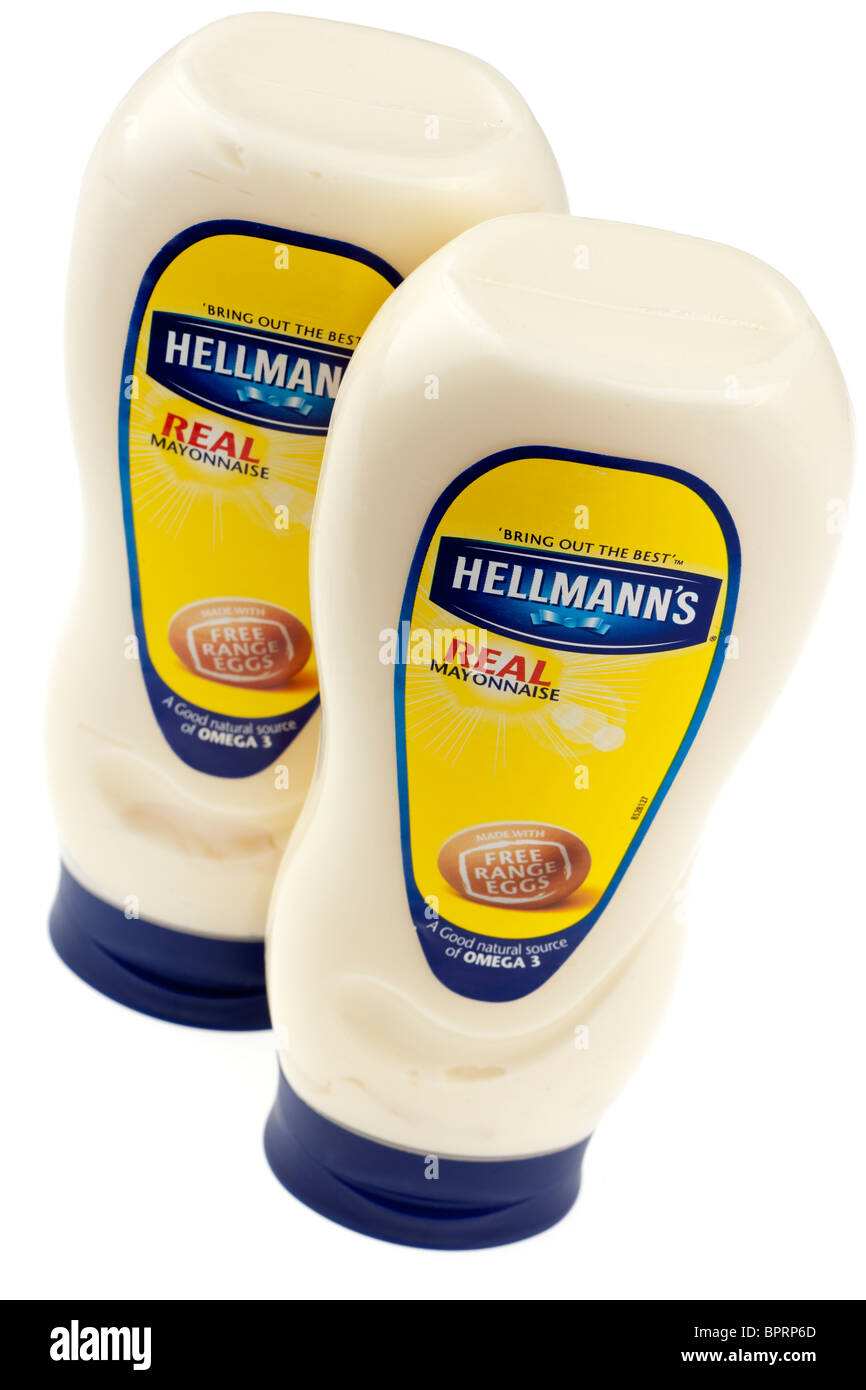 Due contenitori di plastica di Hellmann e reali di maionese Foto Stock