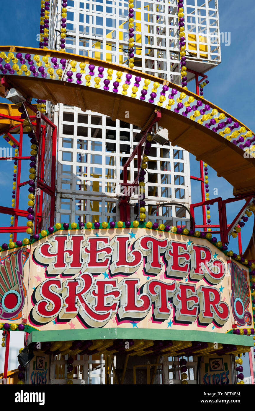 Helter Skelter fairground ride a grande Dorset vapore fair 2010, Inghilterra Foto Stock