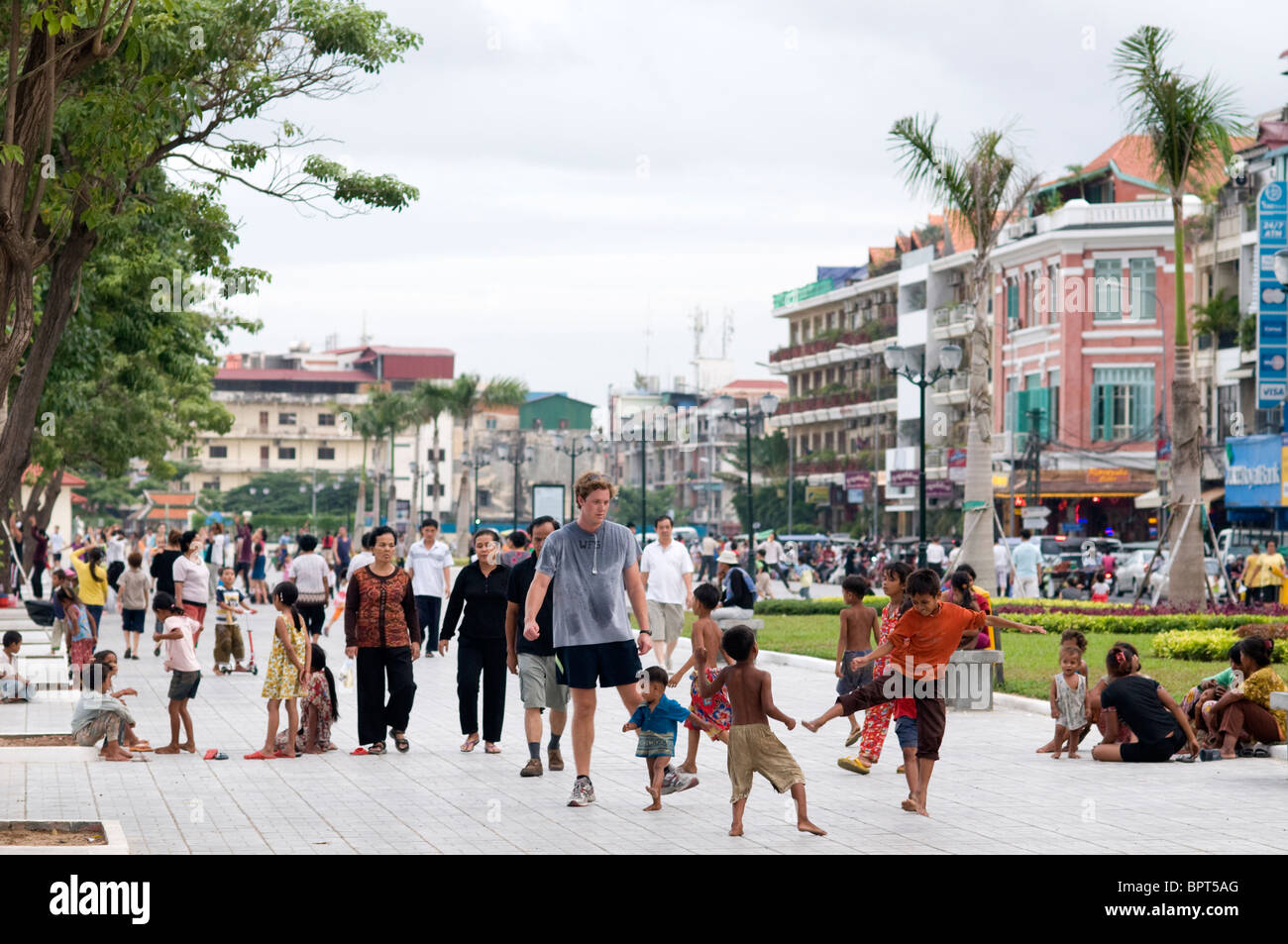Sisowath Quay scena, Phnom Penh Cambogia Foto Stock