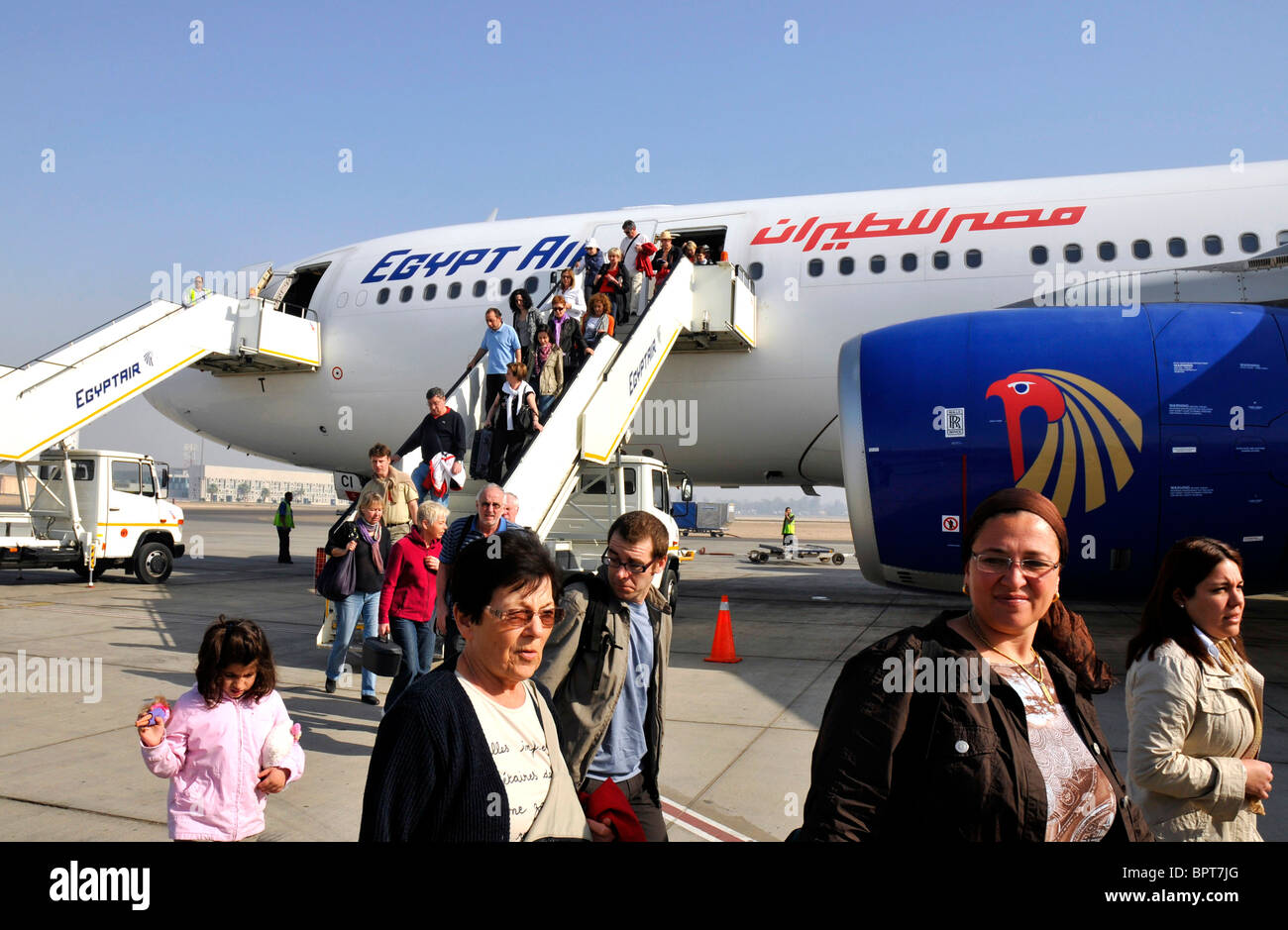 Il Luxor Aeroporto Internazionale, l'Egitto, i passeggeri che arrivano a Luxor, Egitto. Foto Stock