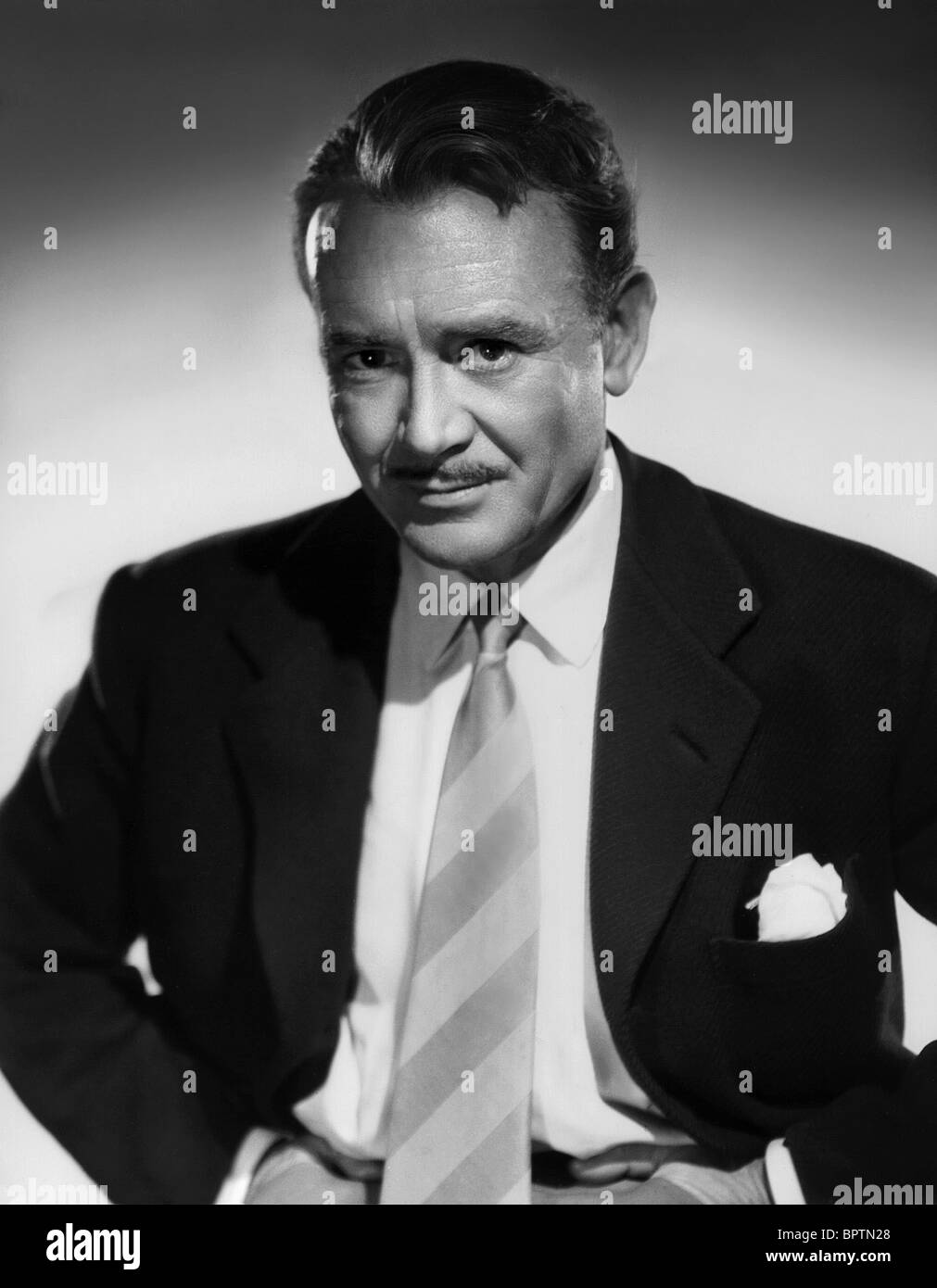 JOHN MILLS attore (1957) Foto Stock