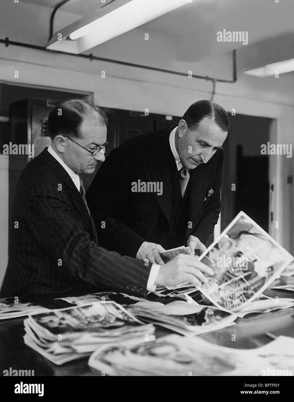 J. ARTHUR RANK & E. BOSCHI DIRETTORE DI RANGO FILM (1955) Foto Stock