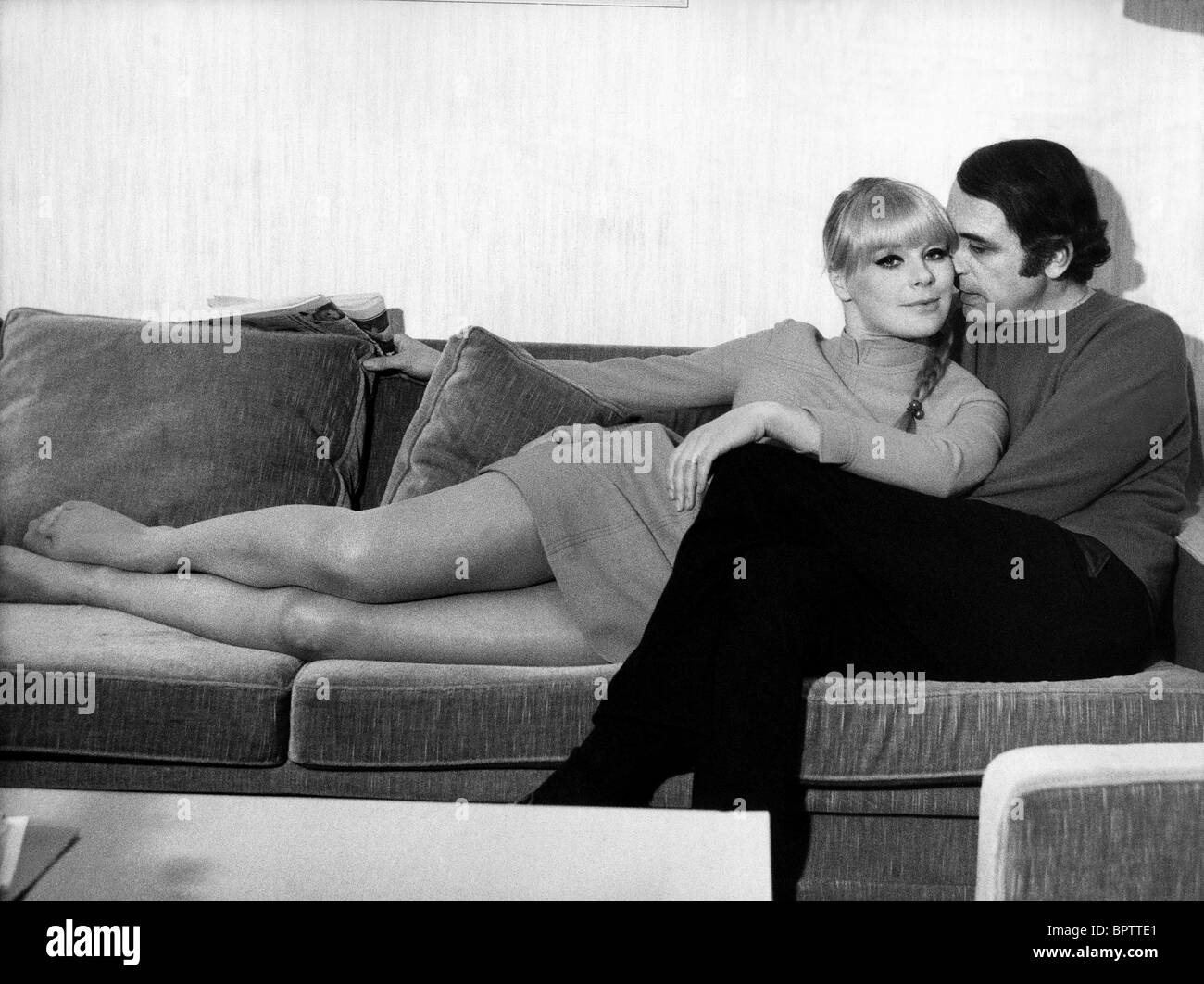 ELKE SOMMER JOE HYAMS attrice con mio marito (1968) Foto Stock