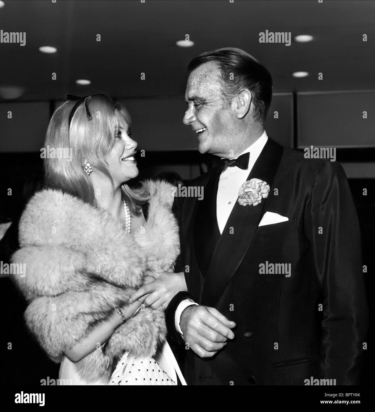 HAYLEY MILLS & JOHN MILLS ATTORE CON LA FIGLIA (1965) Foto Stock