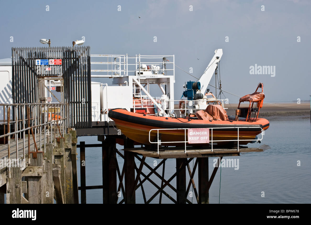 Fleetwood offshore centro di sopravvivenza mezzo di salvataggio fleetwood Lancashire Regno Unito Foto Stock