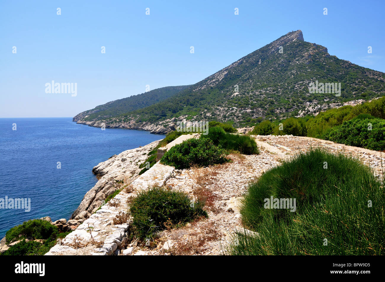 Vista a sud est di Maiorca (Isole Baleari) , Dragonera island (parco naturale). Il fantastico mare blu. Foto Stock