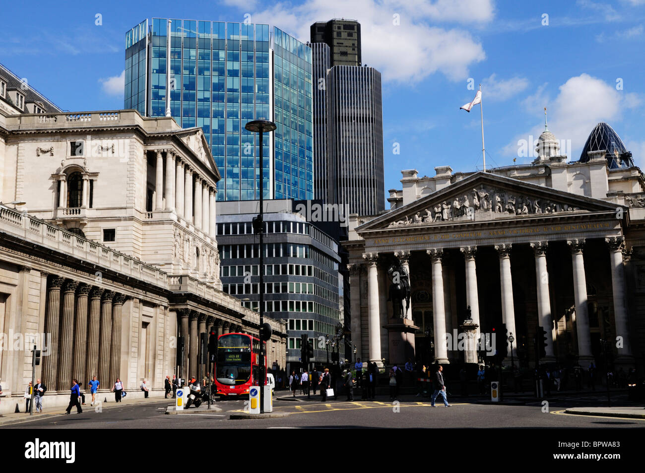 La Banca di Inghilterra e Royal Exchange, Threadneedle Street, London, England, Regno Unito Foto Stock