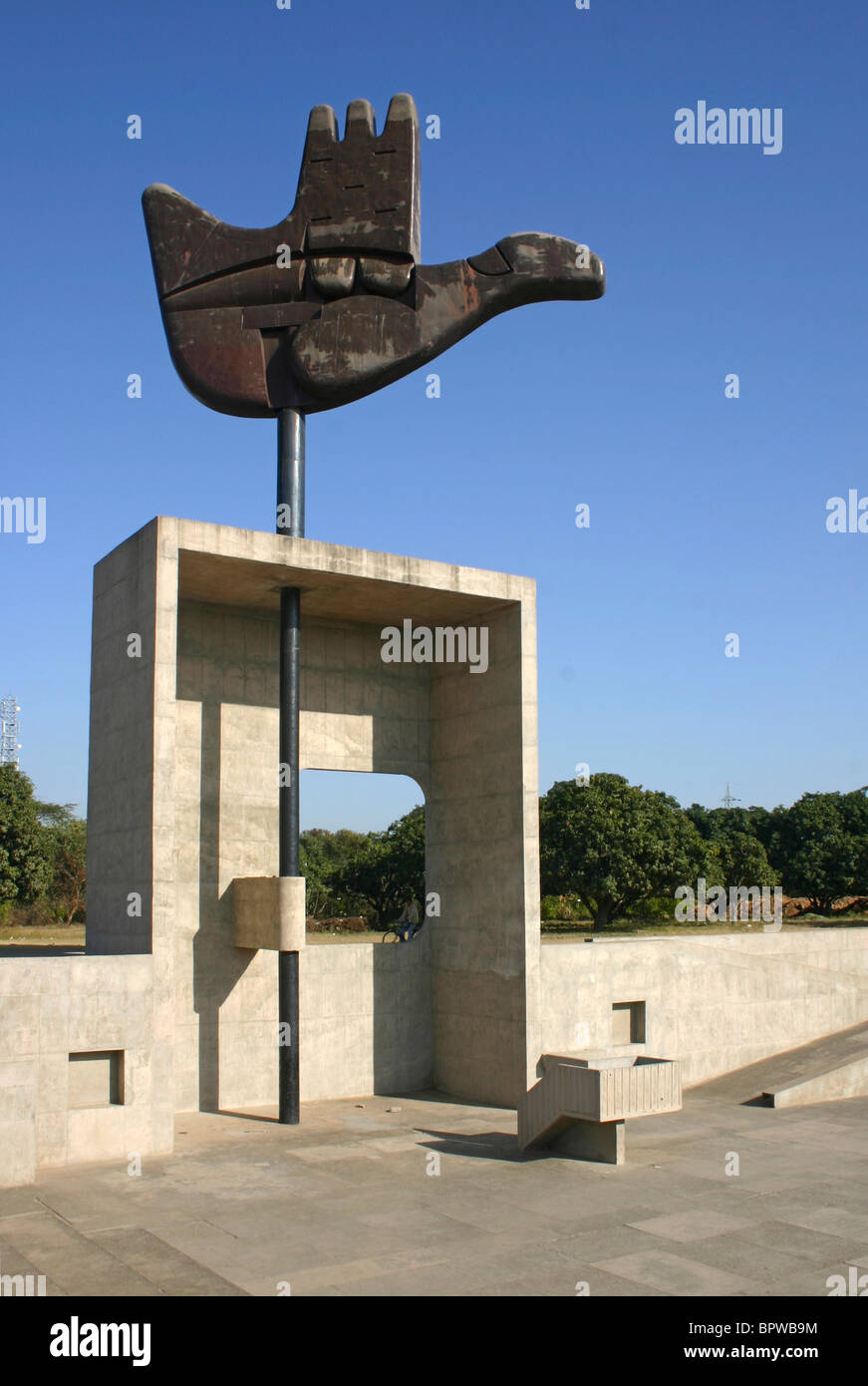 Mano aperta scultura Chandigarh Le Corbusier Foto Stock