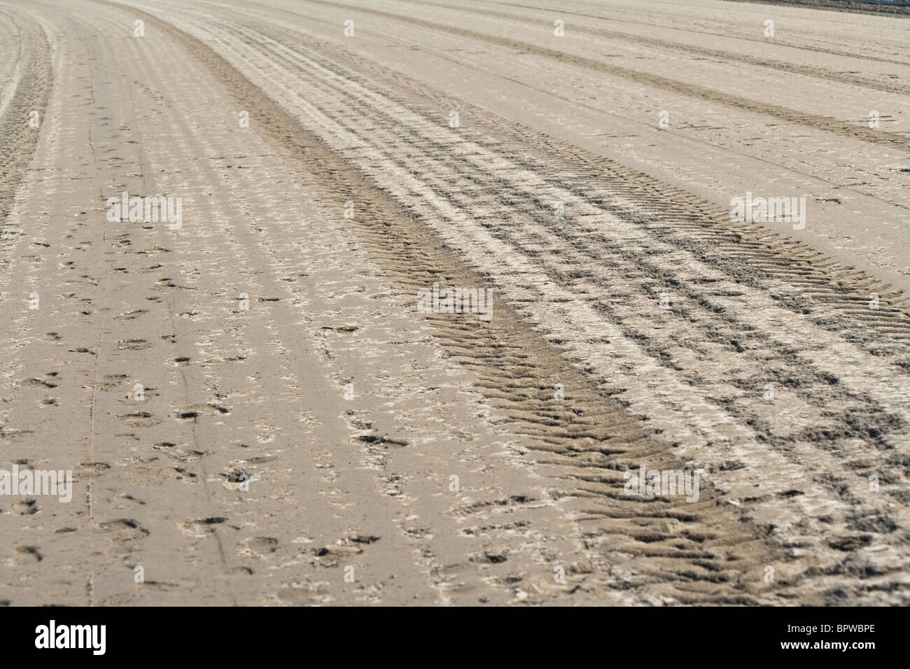 Strada sterrata e pista per il fondo Foto Stock