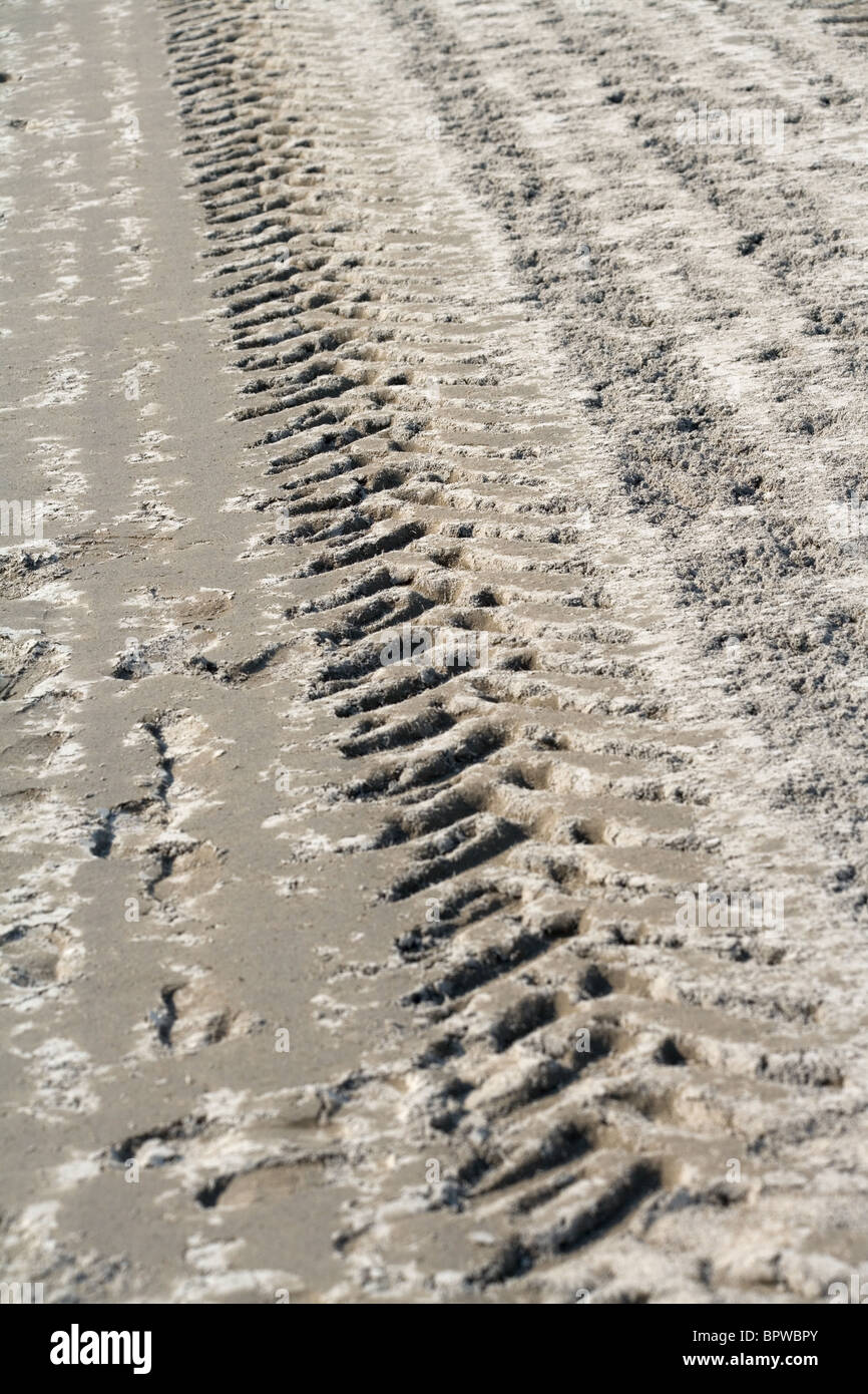 Strada sterrata e pista per il fondo Foto Stock