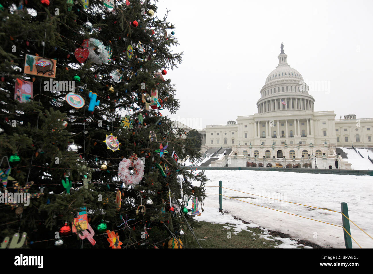 Degli Stati Uniti Campidoglio e albero di Natale il giorno di Natale, 25 dicembre, 2009. Foto Stock