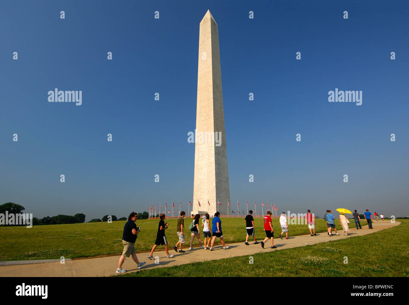 Visitatori sul modo per il Monumento di Washington, Washington D.C., USA Foto Stock