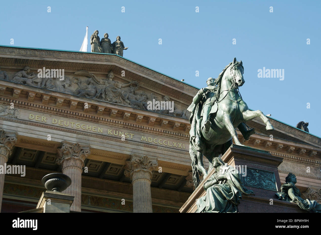 Statua di Friedrich Wilhelm IV di fronte alla Alte Nationalgalerie di Berlino Foto Stock