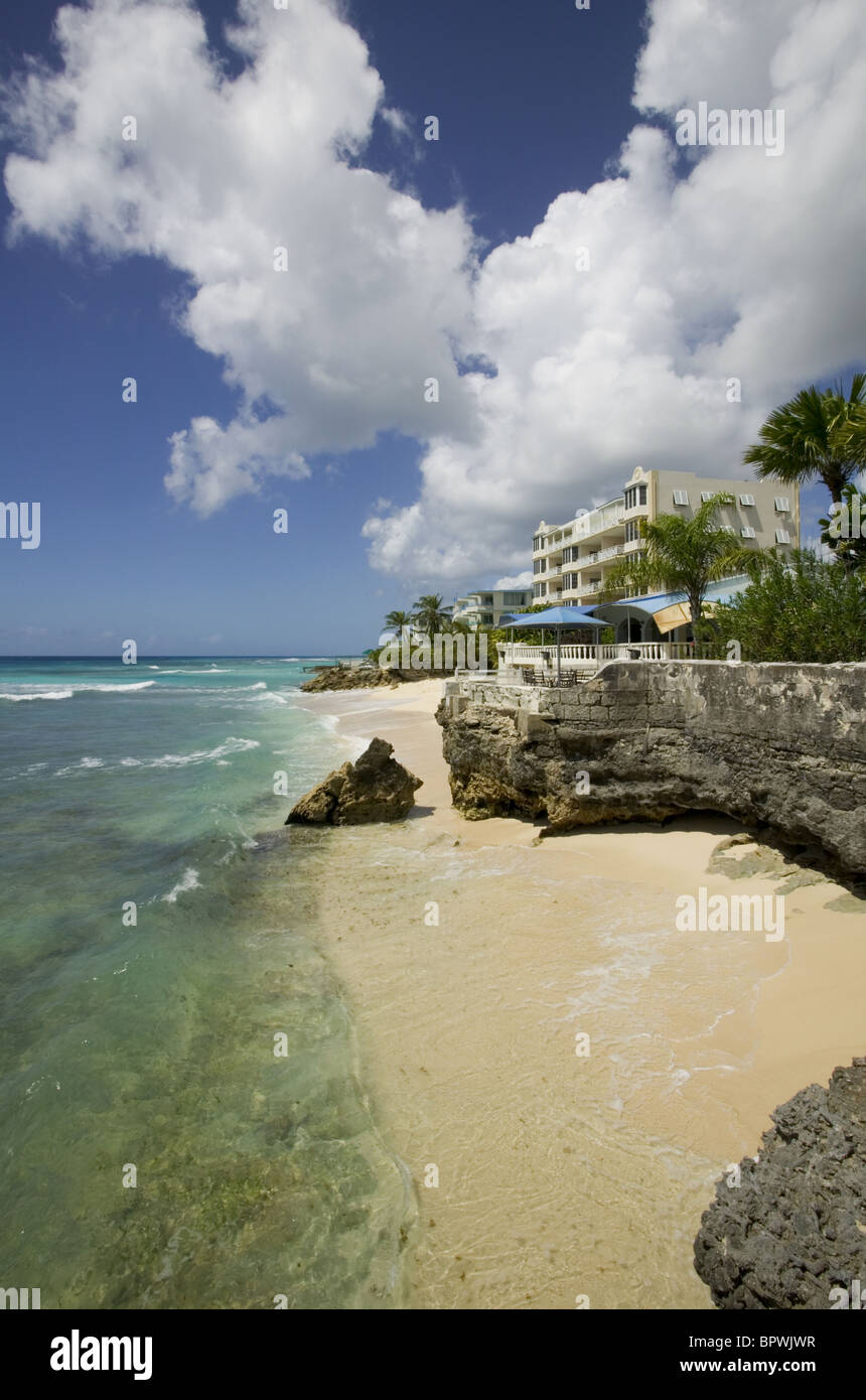 Piccole baie private lungo il fronte mare di San Lorenzo in Barbados nelle isole dei Caraibi Foto Stock