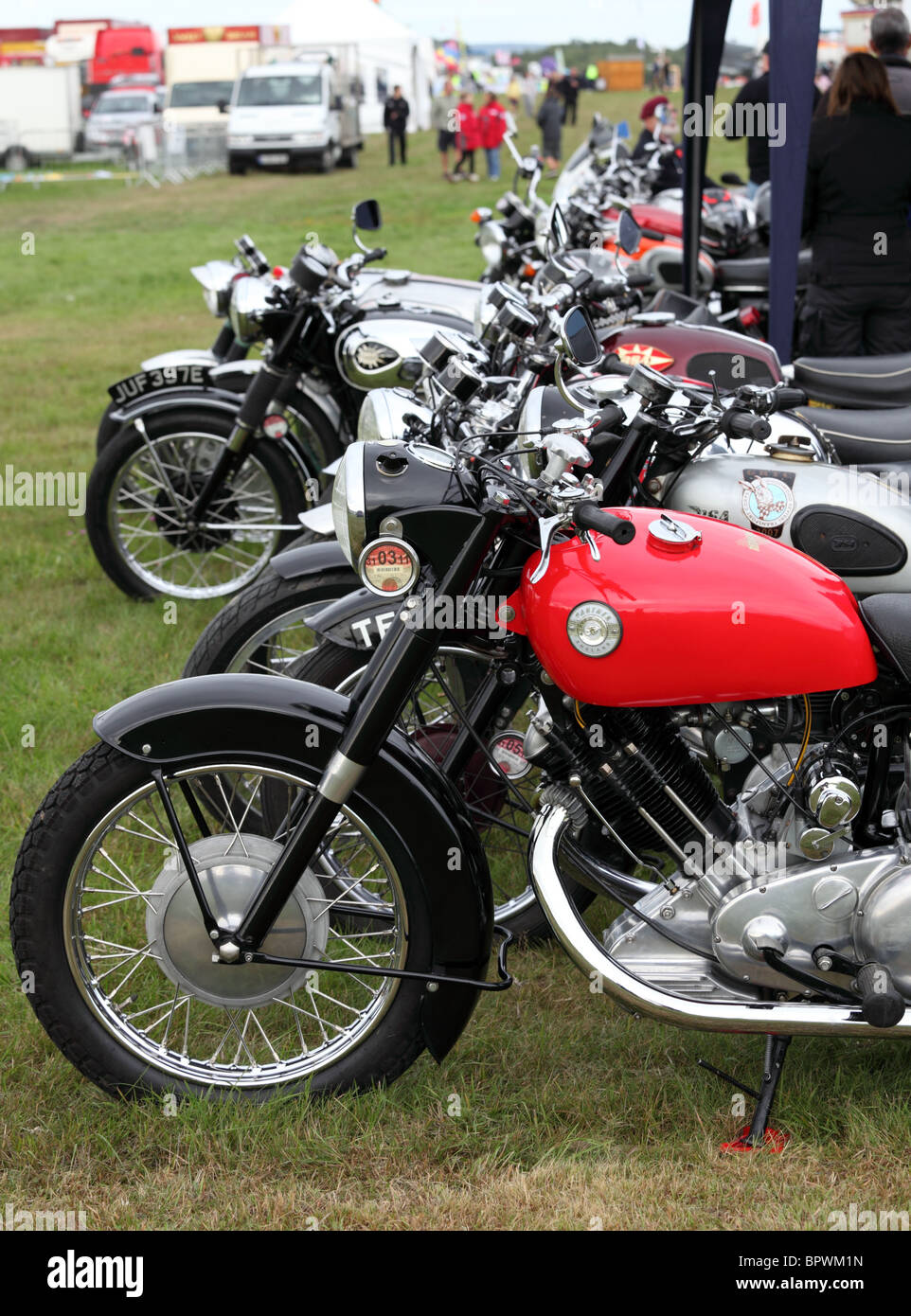 Classic motociclette in mostra al Dunsfold le ali e le ruote 2010 Foto Stock
