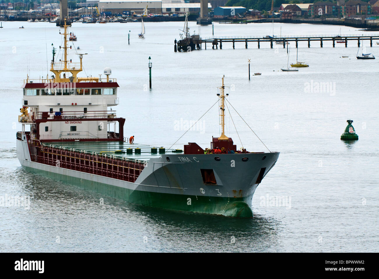 Regno Unito registered 'Tina C' asciutto General Cargo nave costruita nel 2008 la crociera nel porto di Southampton Regno Unito. Le navi home port è l'Isola di Wight Foto Stock