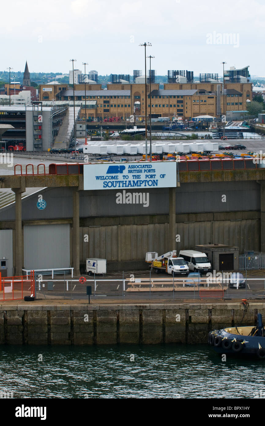 ABP associato porti inglesi "Benvenuti al Porto di Southampton' firmare Foto Stock