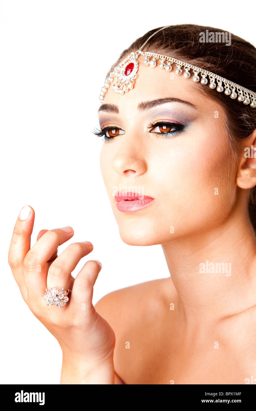 Bella del Medio Oriente israeliani egiziano libanese arabo turco donna  faccia con il trucco in una danzatrice del ventre stile Foto stock - Alamy