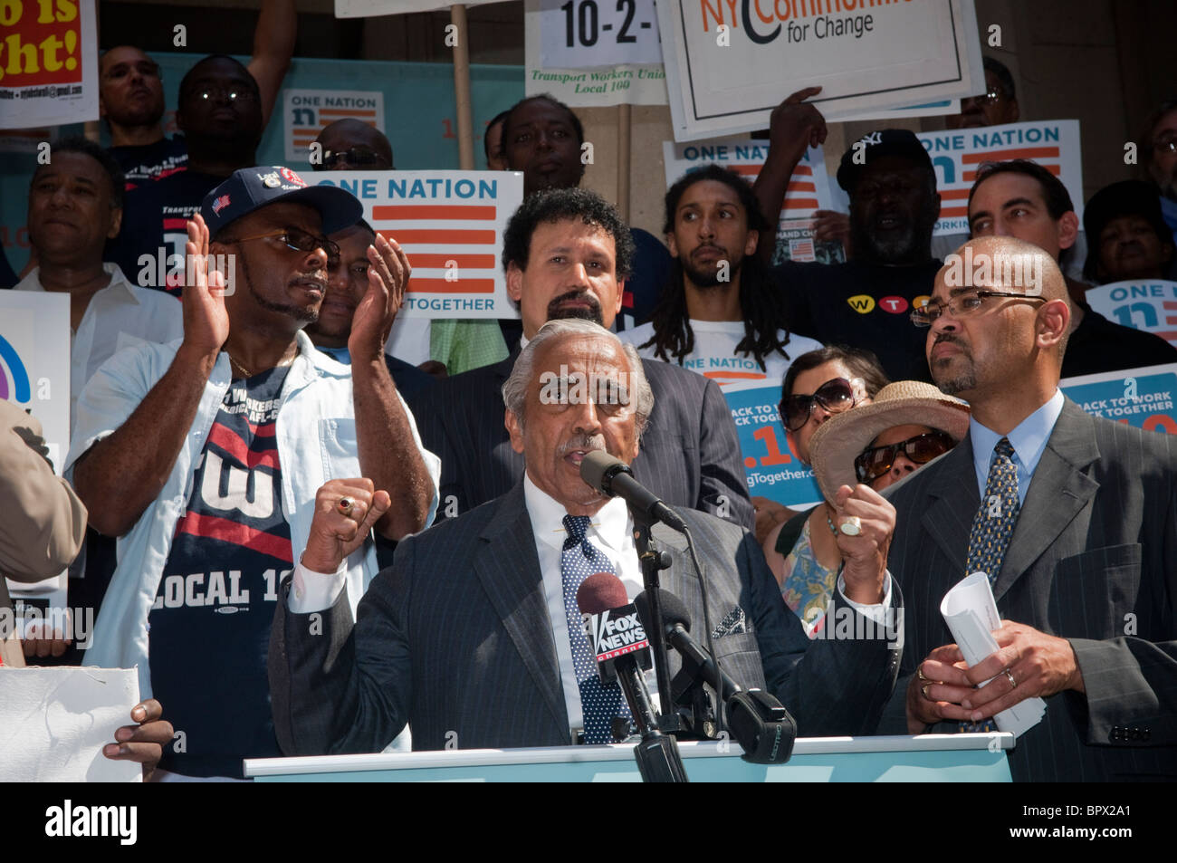 Harlem Congressman Charles Rangel parla in un rally contro la disoccupazione in New York Foto Stock