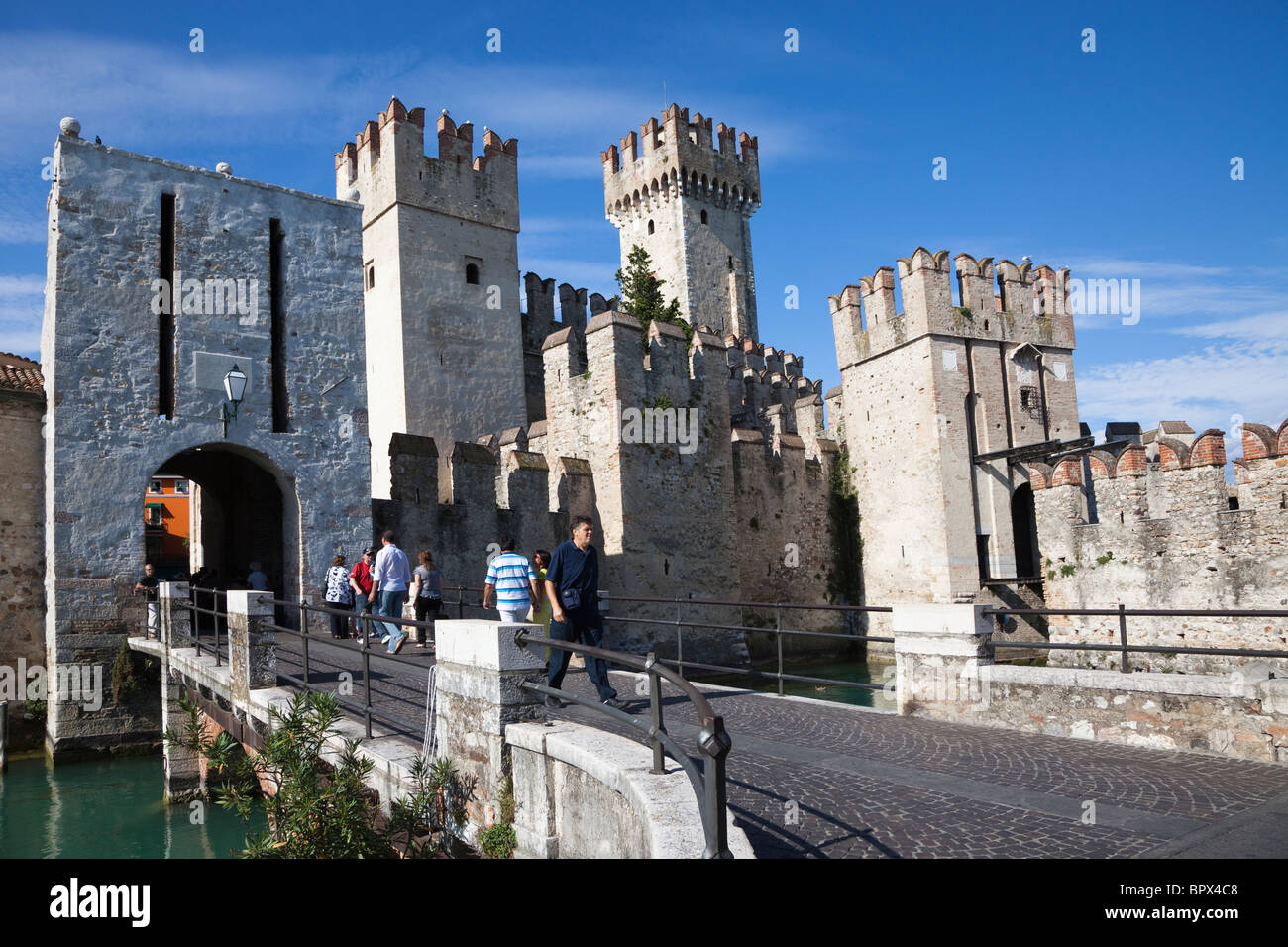 Ingresso alla Rocca Scaligera, Castello di Sirmione sul lago di Garda, Italia Foto Stock