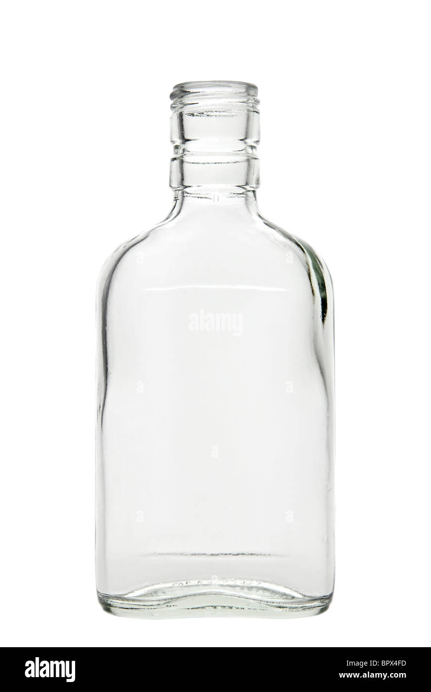 Svuotare la bottiglia di alcool. Isolato su sfondo bianco, con percorso di clipping. Foto Stock