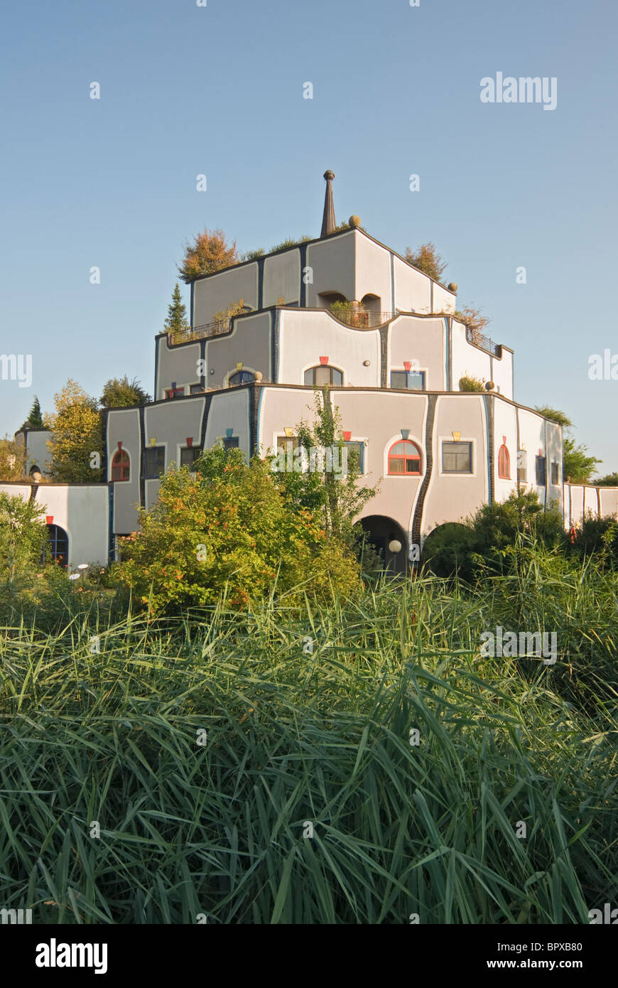 Gesundheistzentrum a Hot Springs complesso progettato da Friedensreich Hundertwasser, Bad Blumau, Stiria, Austria Foto Stock