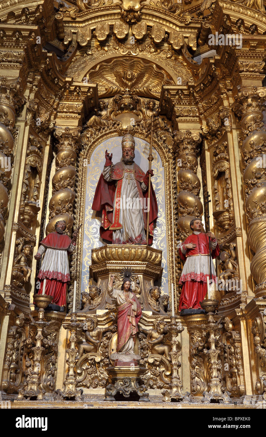 Altare dorato in una Chiesa Portoghese Foto Stock